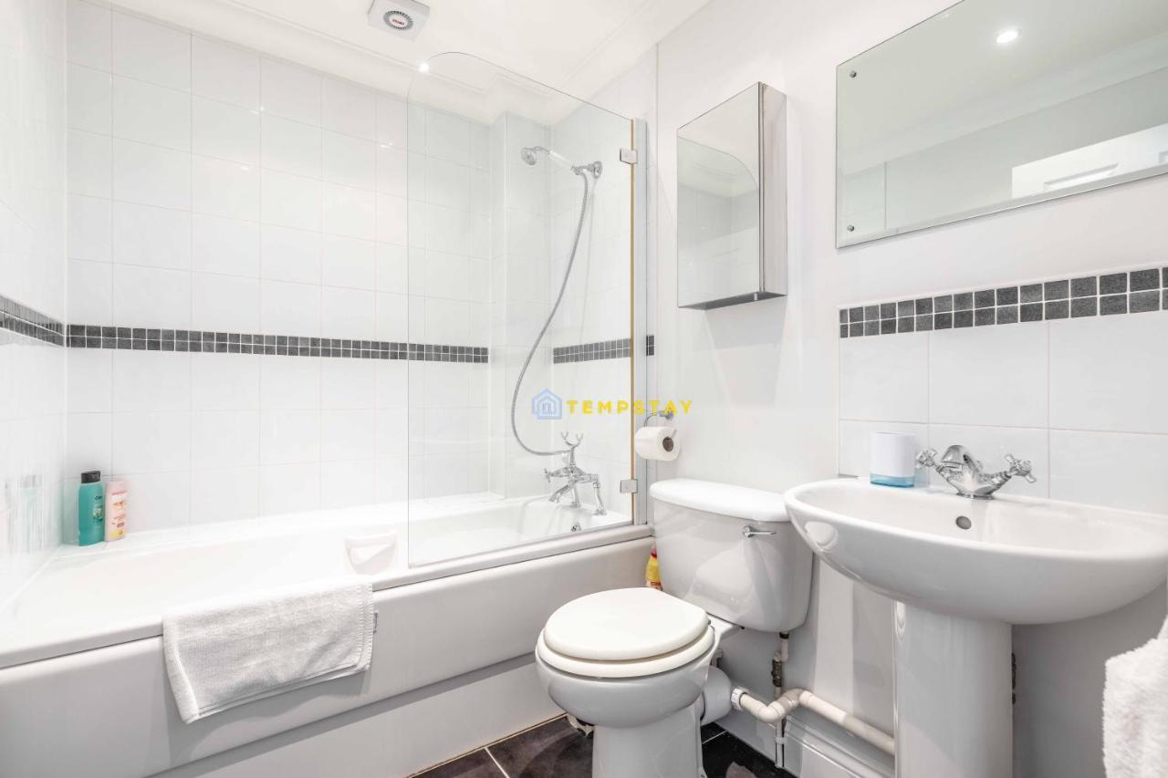 Perfect Spot In Central Windsor & Free Parking! מראה חיצוני תמונה